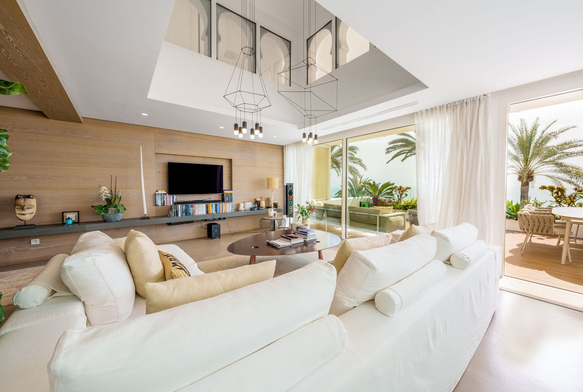 3 Bedroom Apartment for Sale in The Golden Mile — 9