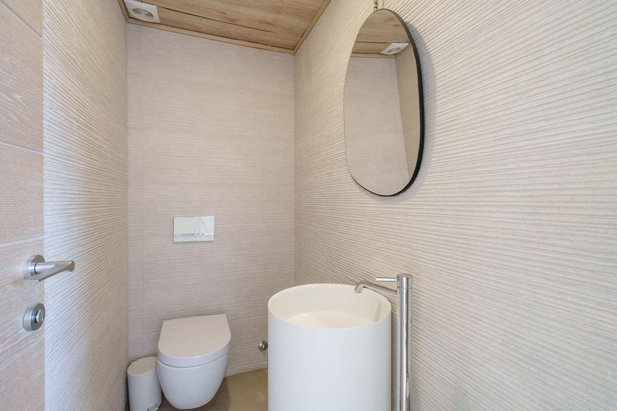 3 Bedroom Apartment for Sale in The Golden Mile — view 10