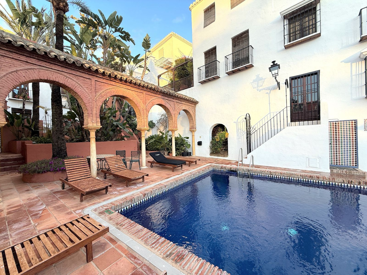 4 Bedroom Villa for Sale in Marbella — view 11