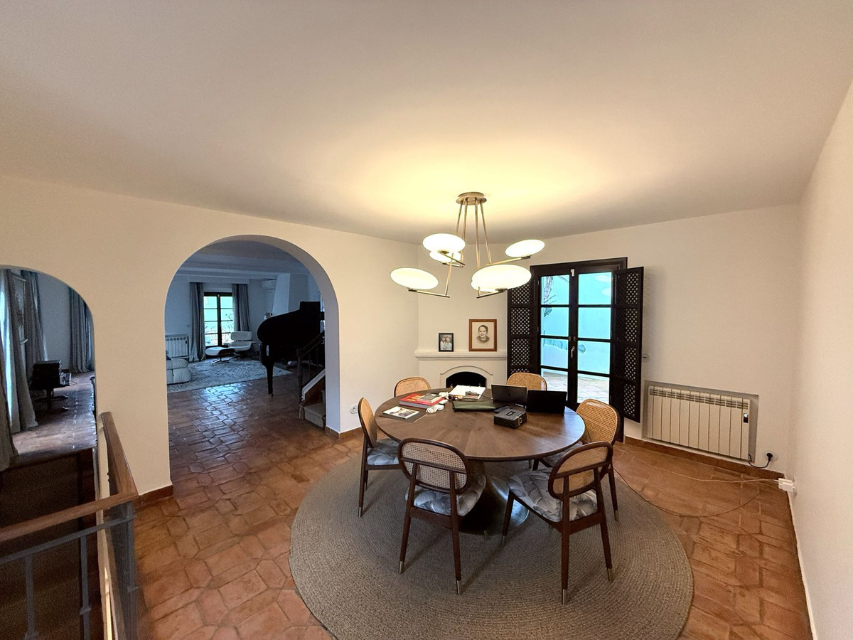 4 Bedroom Villa for Sale in Marbella — view 12