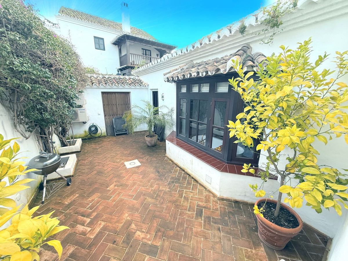 4 Bedroom Villa for Sale in Marbella — view 17