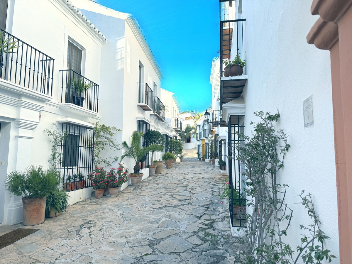 4 Bedroom Villa for Sale in Marbella — 3
