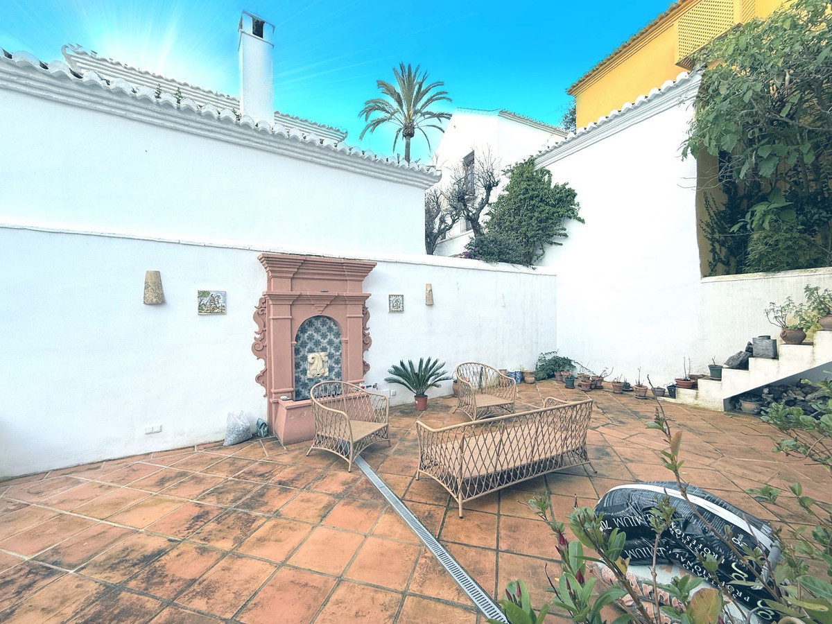 4 Bedroom Villa for Sale in Marbella — 7