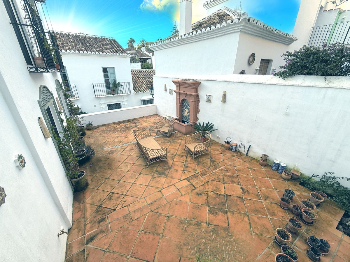 4 Bedroom Villa for Sale in Marbella — 8
