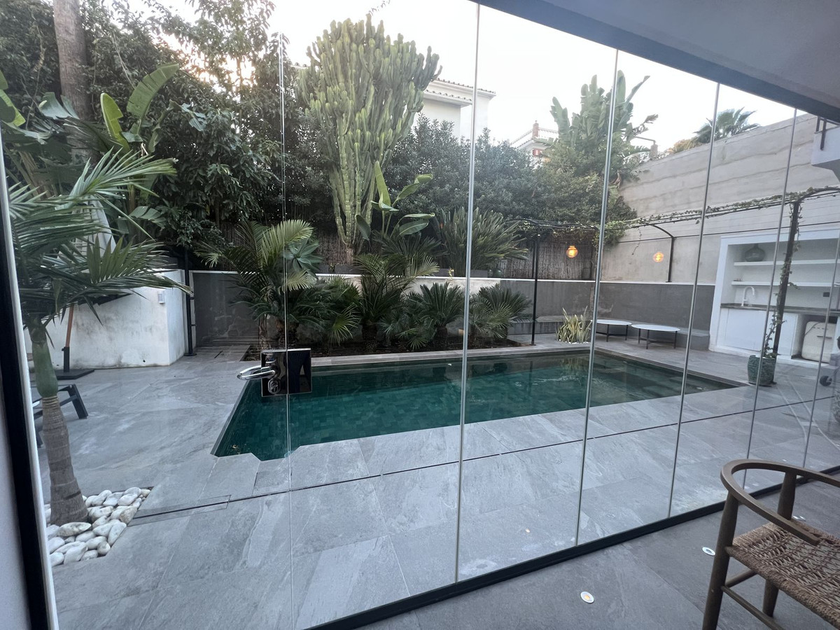4 Bedroom Villa for Sale in Nueva Andalucía — 4