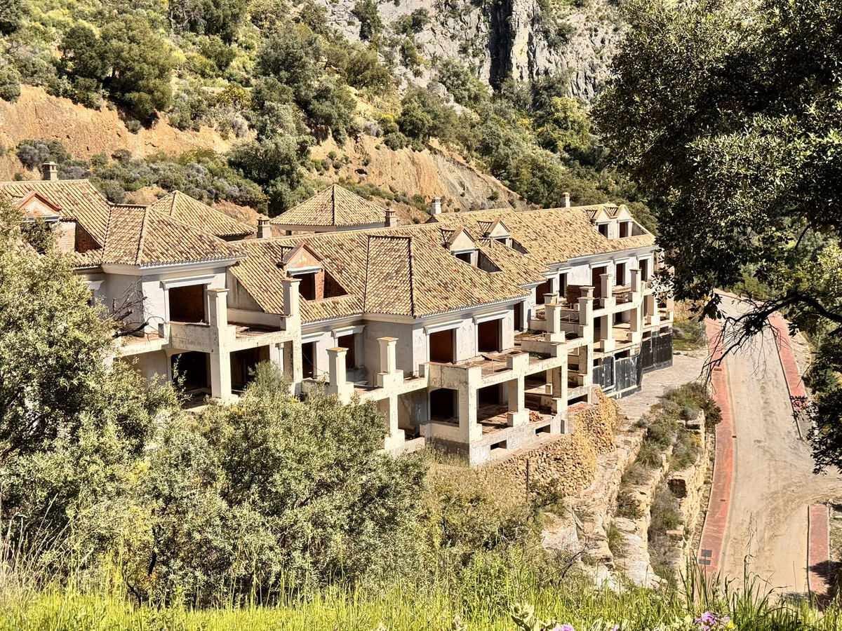Plot for Sale in Istán