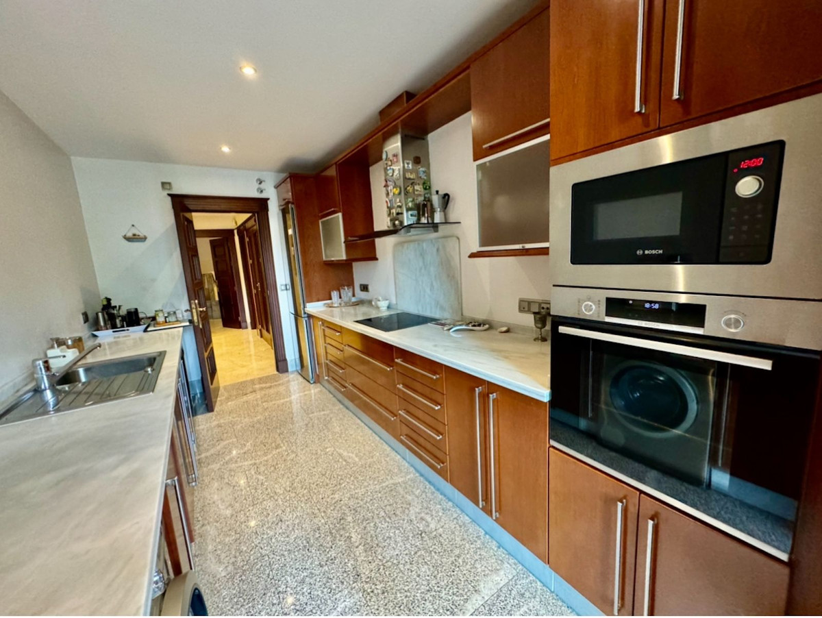 3 Bedroom Apartment for Sale in San Pedro de Alcántara — view 10