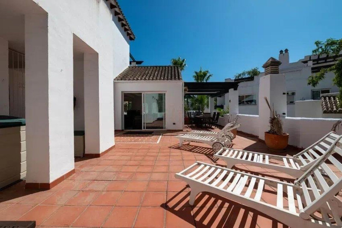 3 Bedroom Apartment for Sale in Puerto Banús — 4