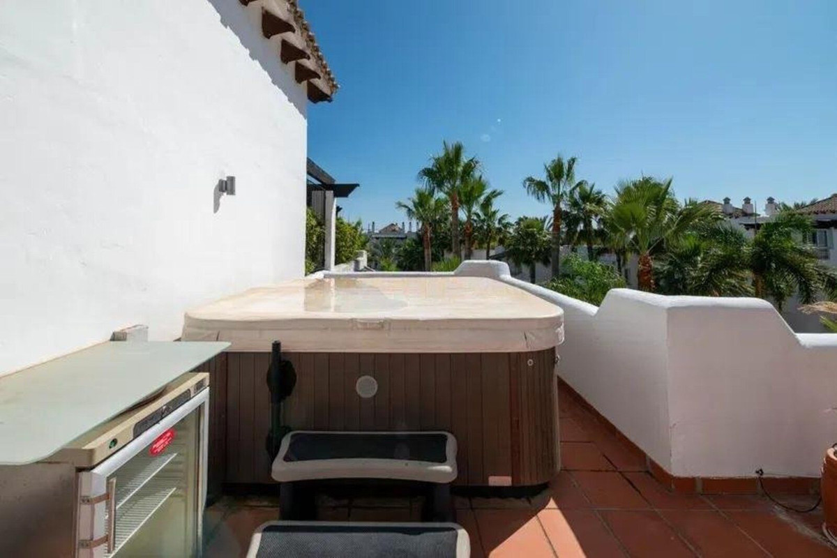 3 Bedroom Apartment for Sale in Puerto Banús — 6