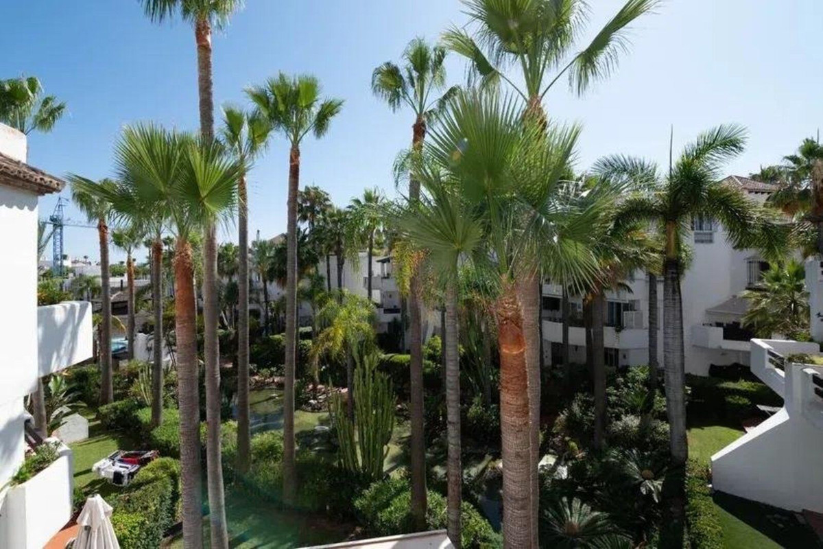 3 Bedroom Apartment for Sale in Puerto Banús — 7