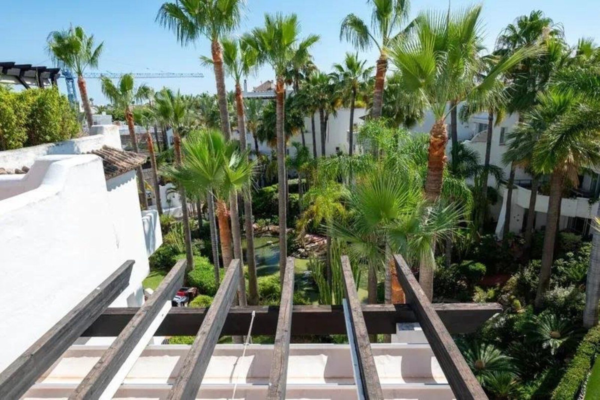 3 Bedroom Apartment for Sale in Puerto Banús — 8