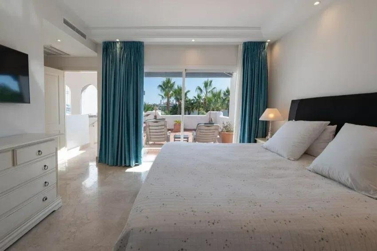 3 Bedroom Apartment for Sale in Puerto Banús — 9