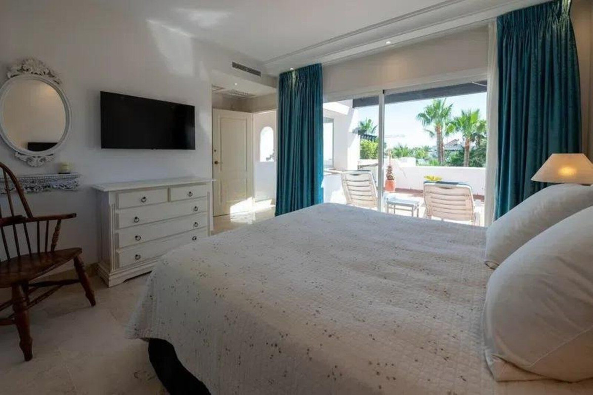 3 Bedroom Apartment for Sale in Puerto Banús — view 10