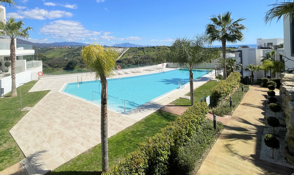 3 Bedroom Apartment for Sale in Estepona — 2