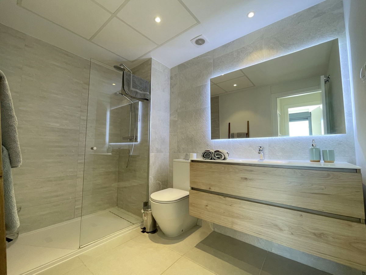 3 Bedroom Apartment for Sale in Estepona — 8