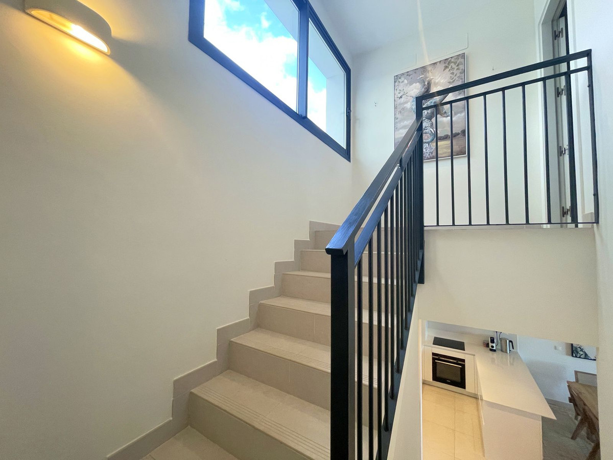 3 Bedroom Apartment for Sale in Estepona — 9