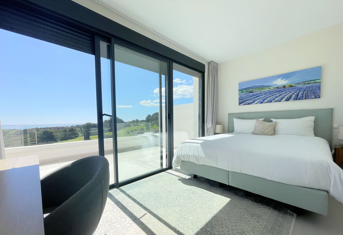 3 Bedroom Apartment for Sale in Estepona — view 10