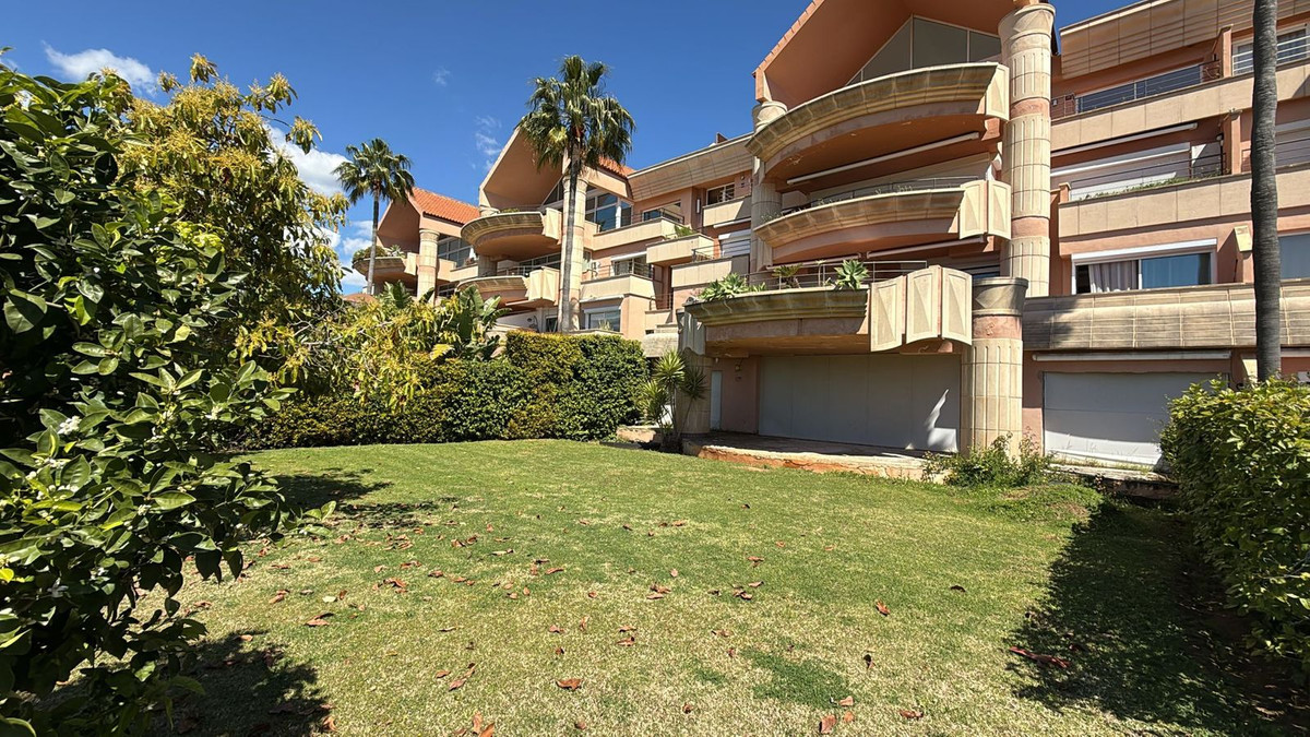 4 Bedroom Apartment for Sale in Nueva Andalucía