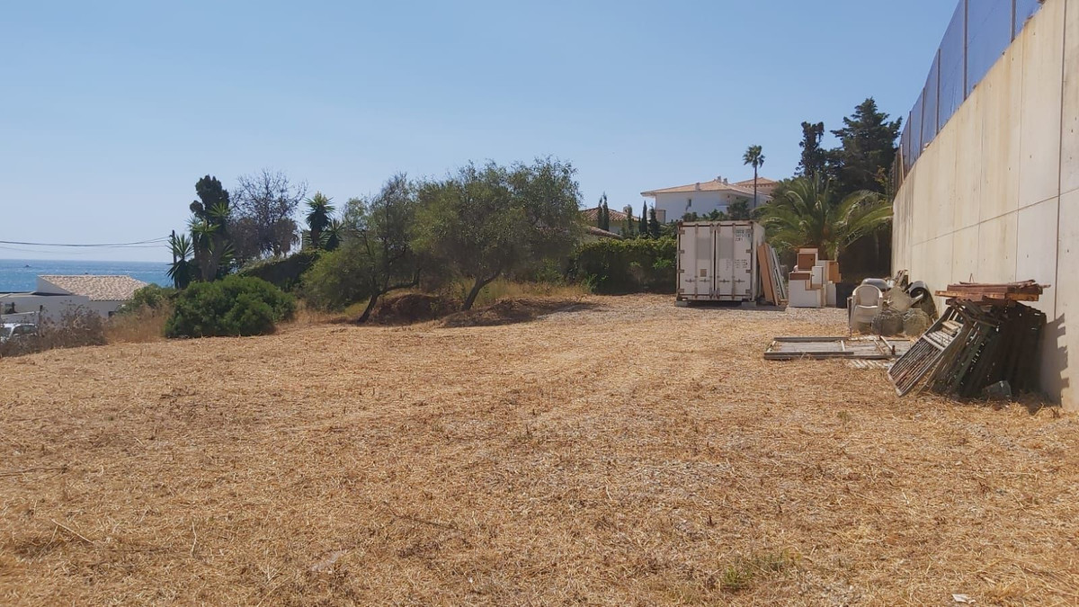 Plot for Sale in Estepona — 2
