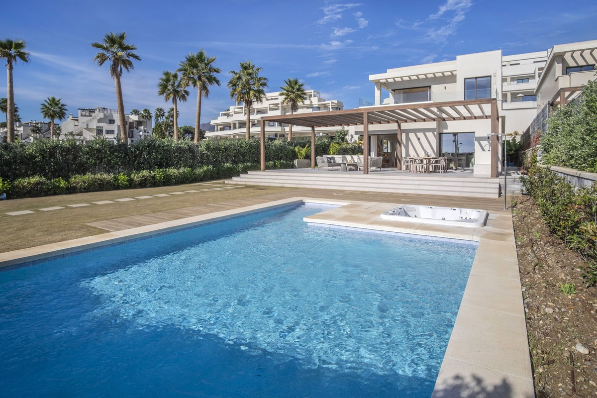 4 Bedroom Villa for Sale in New Golden Mile