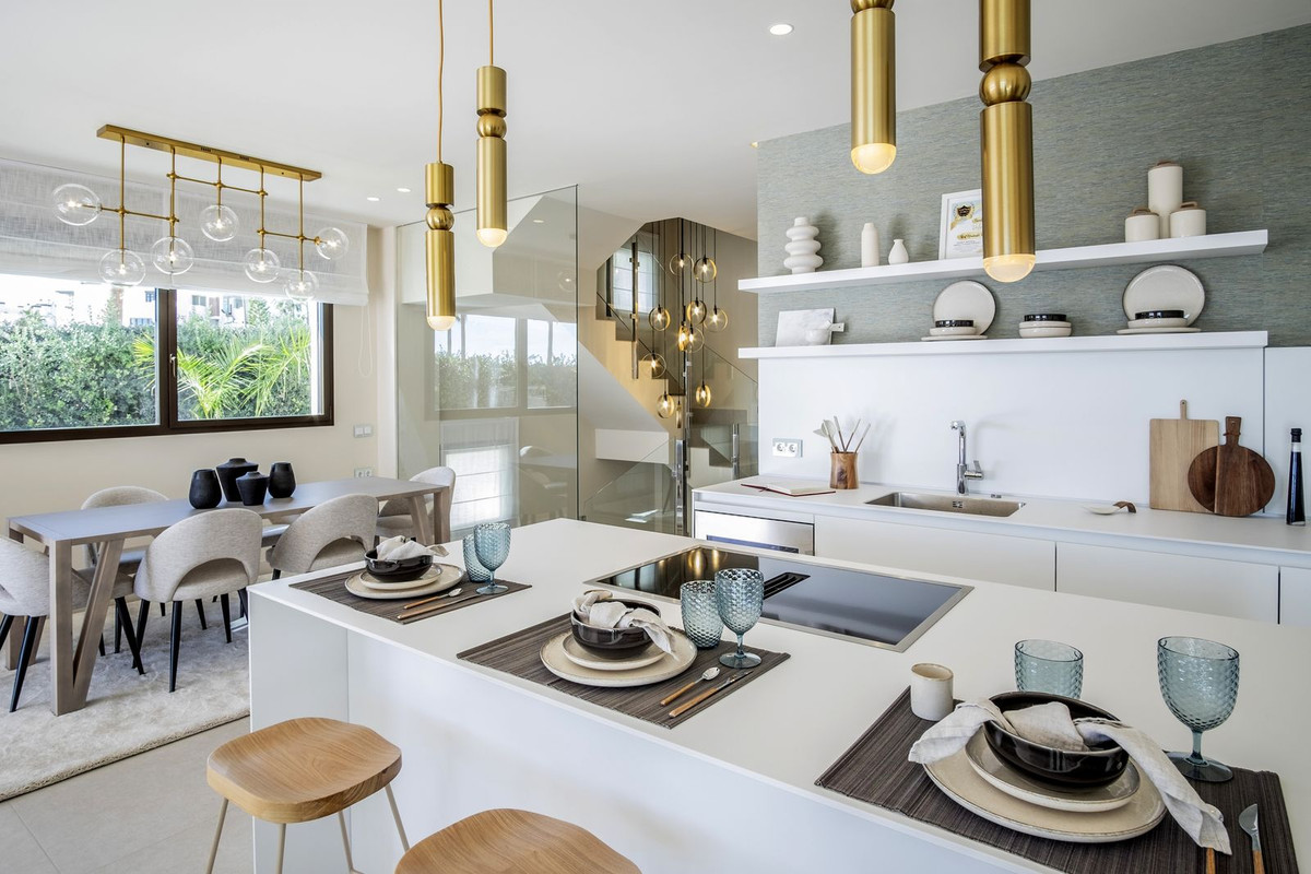 4 Bedroom Villa for Sale in New Golden Mile — 4
