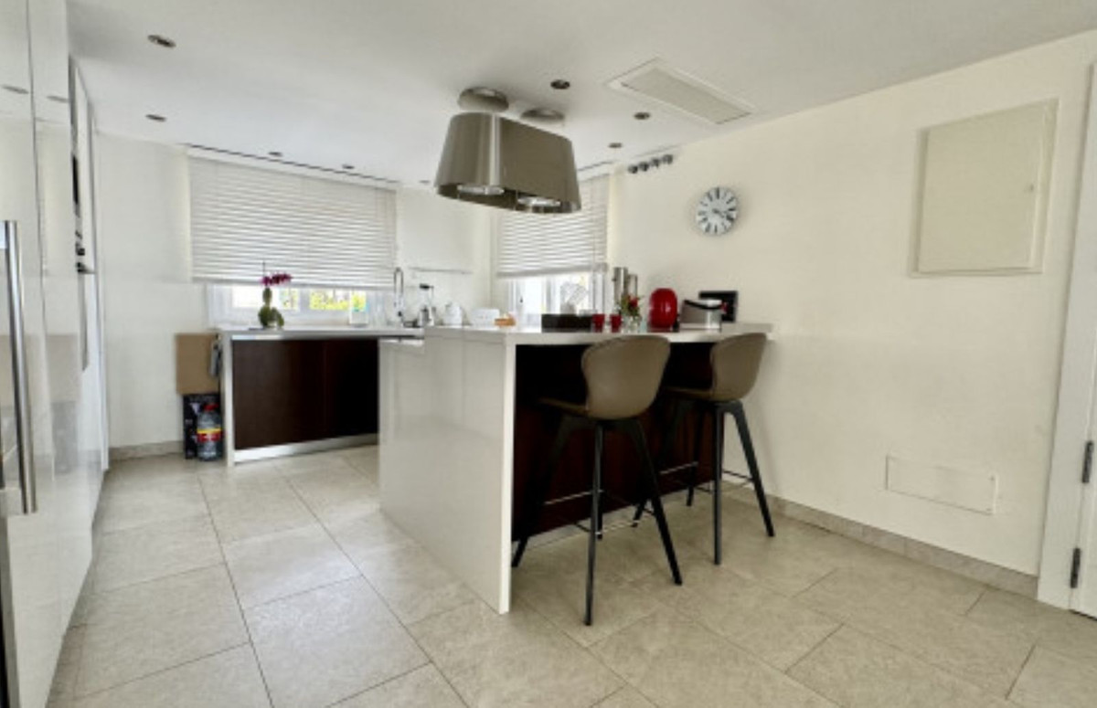 3 Bedroom Apartment for Sale in Estepona — 3
