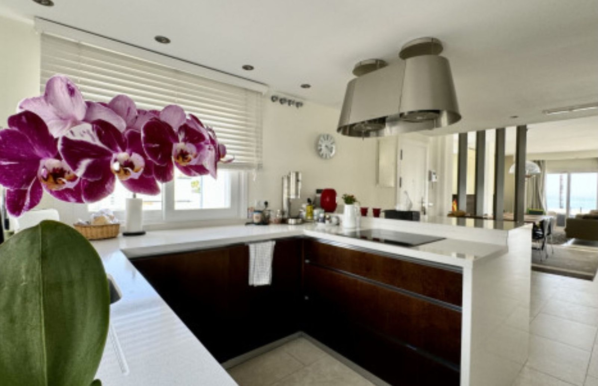 3 Bedroom Apartment for Sale in Estepona — 5