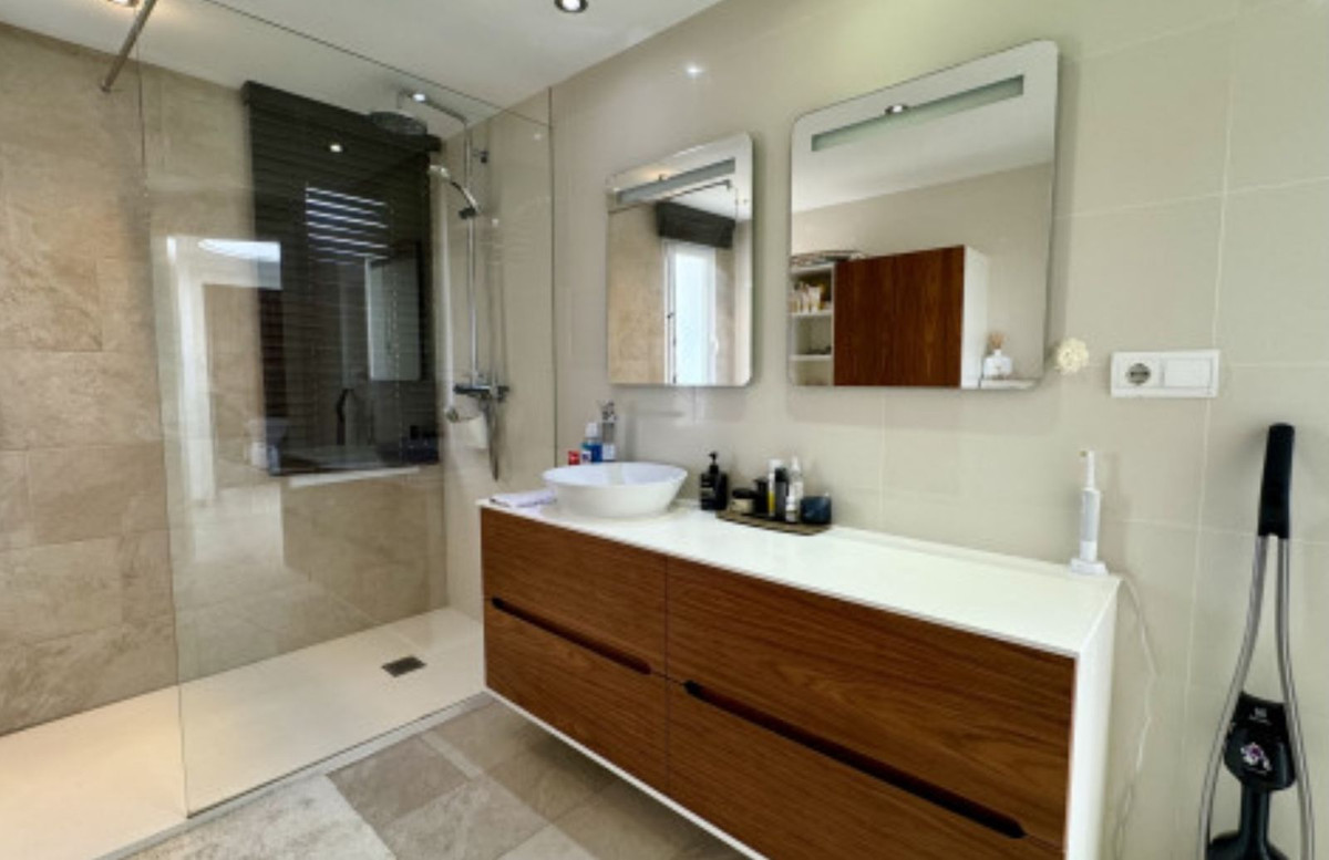 3 Bedroom Apartment for Sale in Estepona — 6