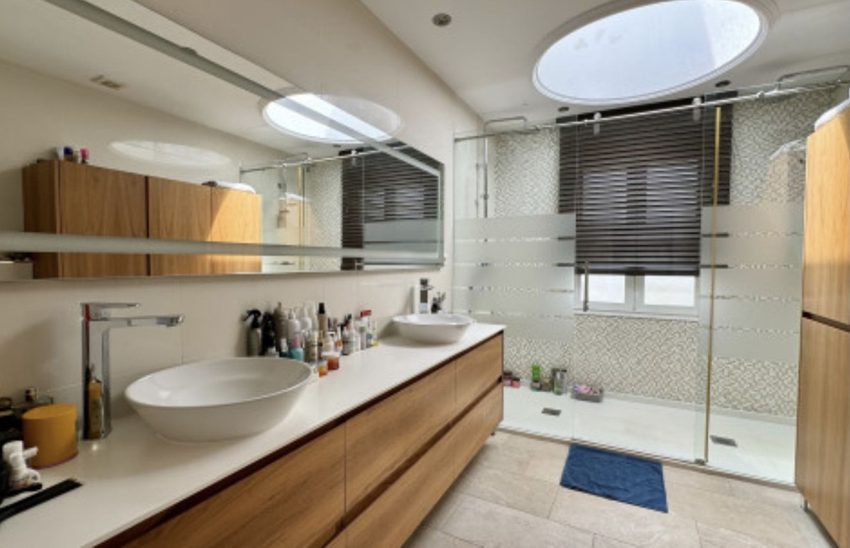 3 Bedroom Apartment for Sale in Estepona — 8