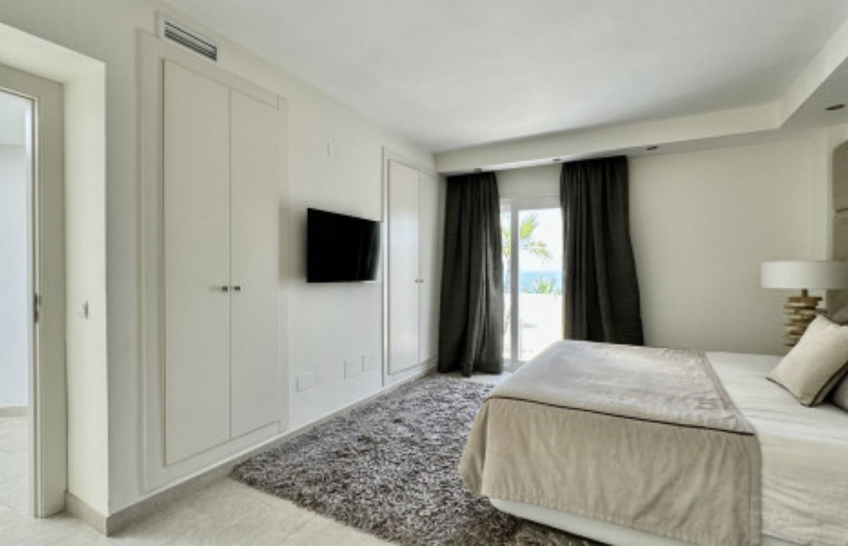3 Bedroom Apartment for Sale in Estepona — view 10