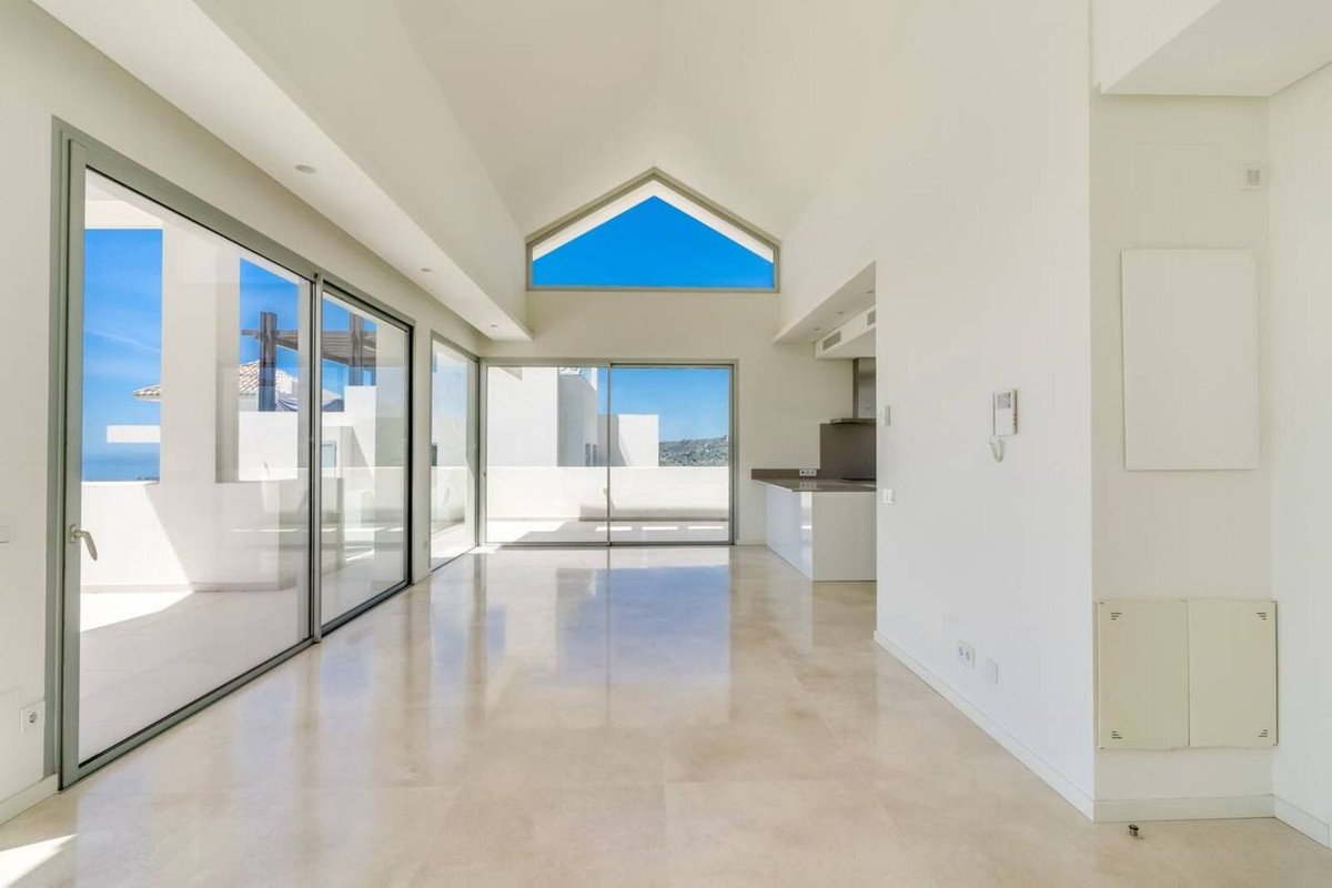 4 Bedroom Apartment for Sale in Benahavís — 2
