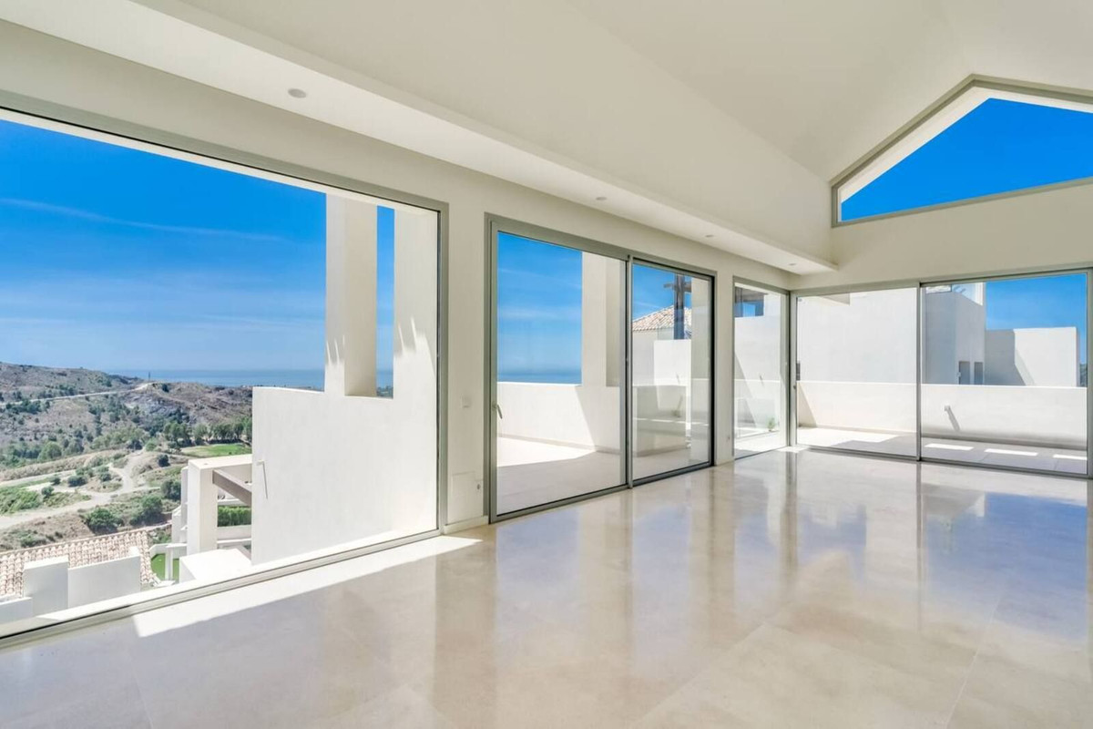 4 Bedroom Apartment for Sale in Benahavís — 3