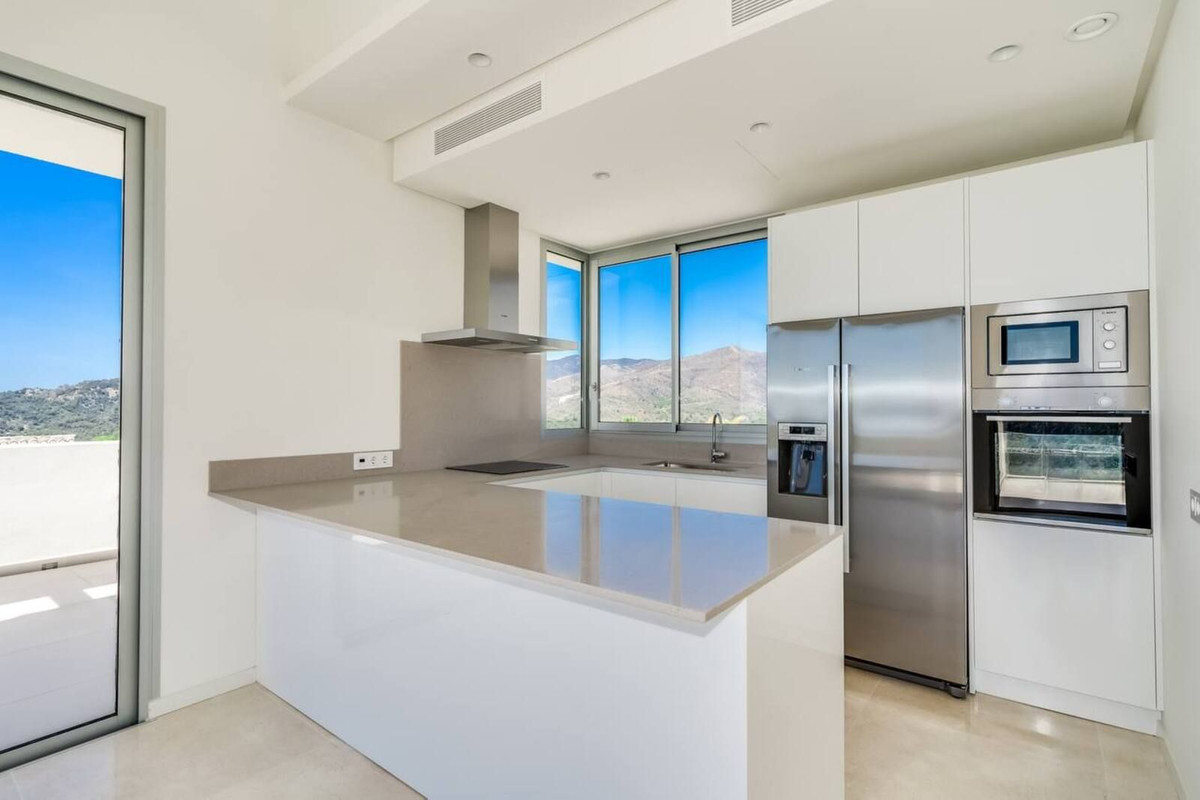 4 Bedroom Apartment for Sale in Benahavís — 6