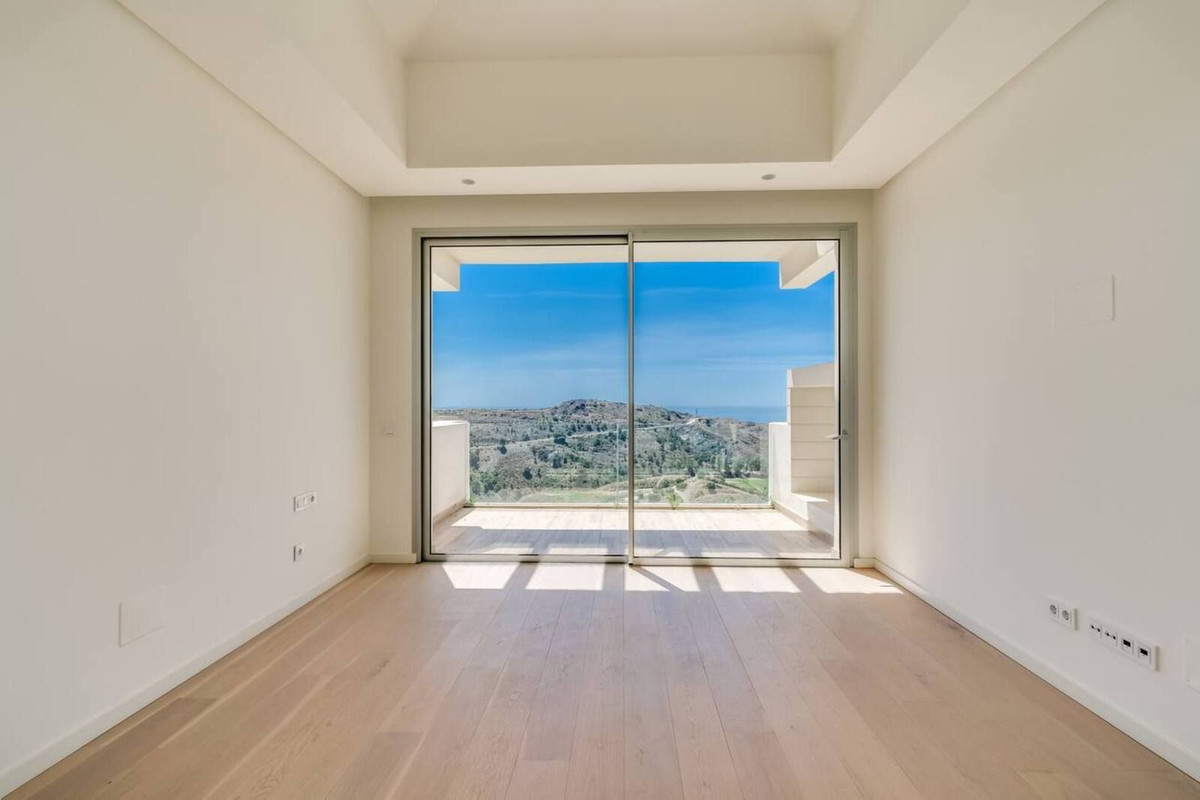 4 Bedroom Apartment for Sale in Benahavís — 7