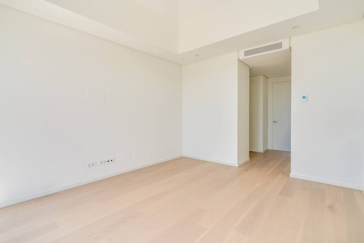 4 Bedroom Apartment for Sale in Benahavís — 8
