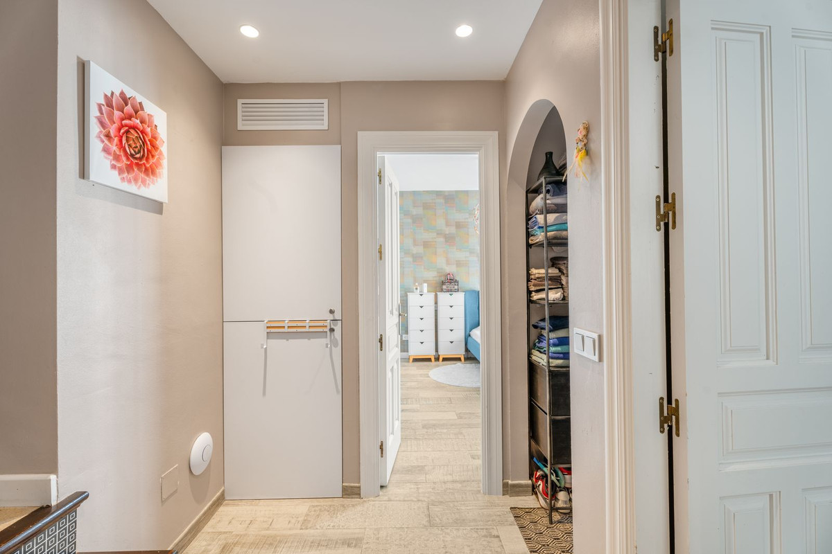 3 Bedroom Villa for Sale in The Golden Mile — view 12