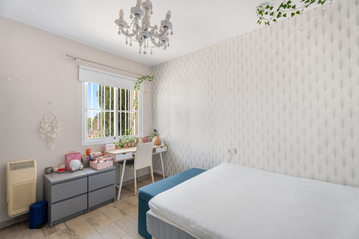 3 Bedroom Villa for Sale in The Golden Mile — view 13