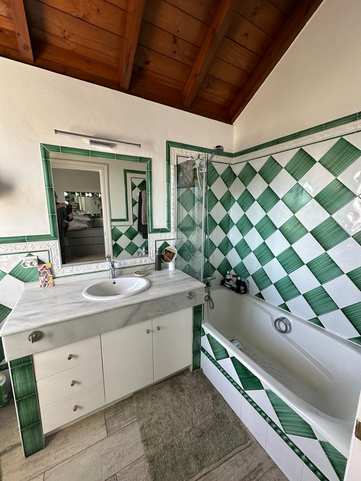 3 Bedroom Villa for Sale in The Golden Mile — view 14