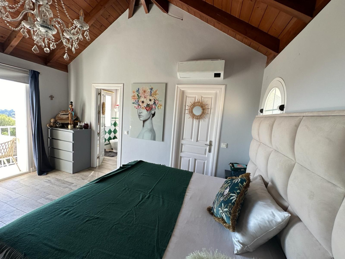 3 Bedroom Villa for Sale in The Golden Mile — 8
