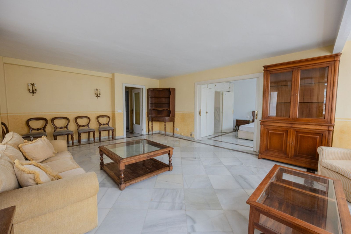 4 Bedroom Apartment for Sale in Marbella — 6