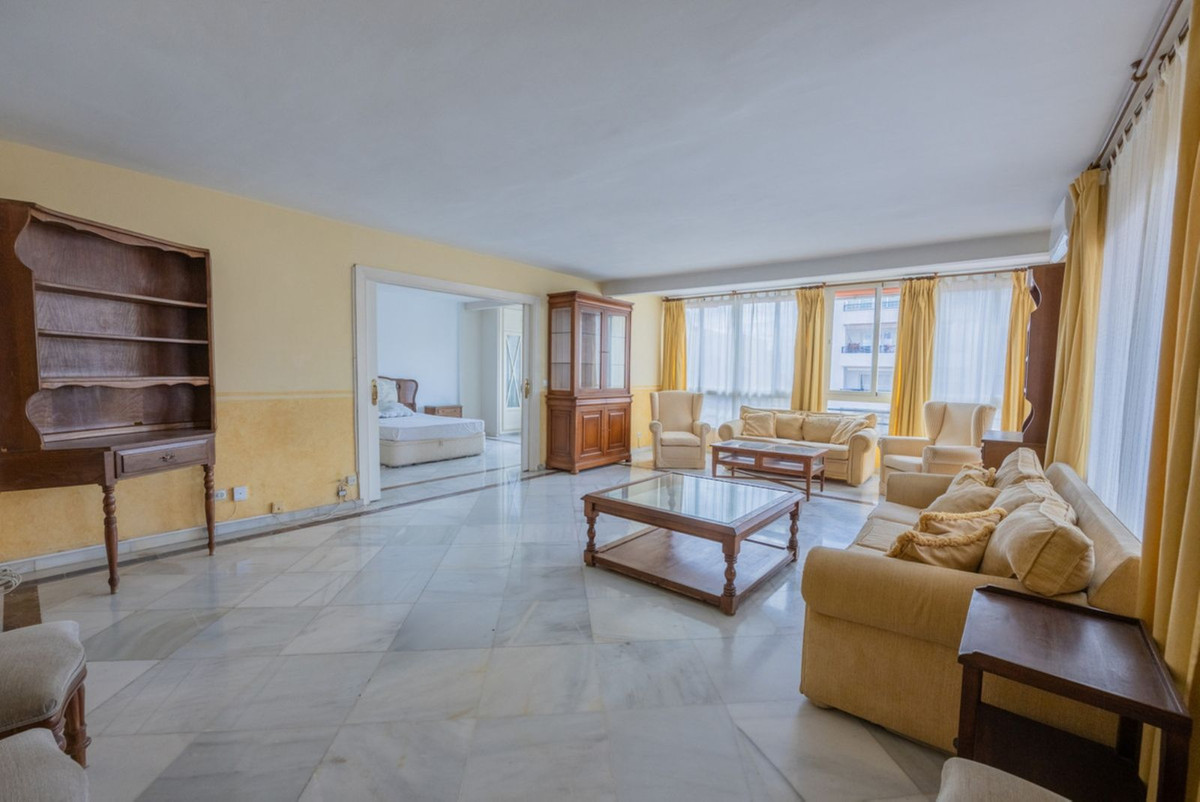4 Bedroom Apartment for Sale in Marbella — 7