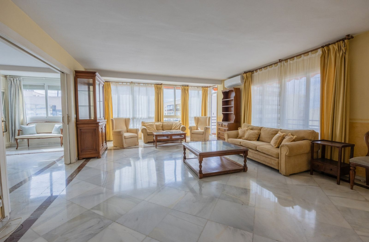 4 Bedroom Apartment for Sale in Marbella — 8