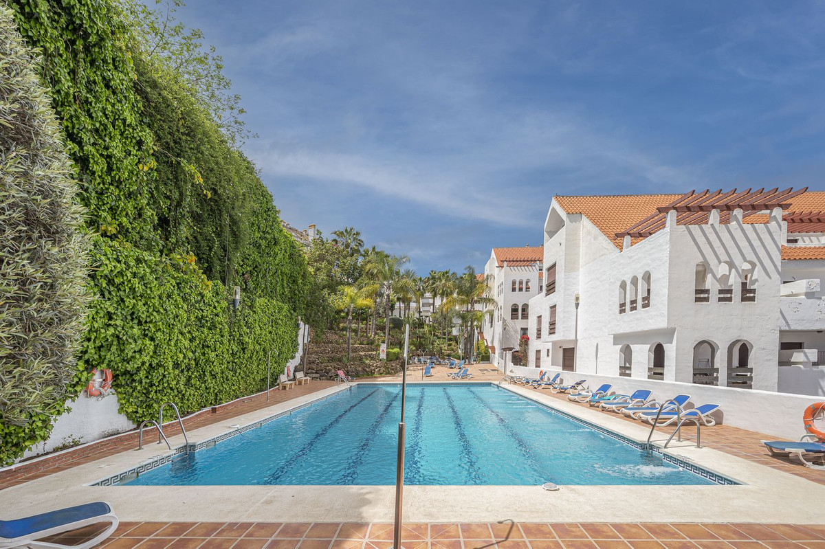 3 Bedroom Apartment for Sale in Nueva Andalucía — view 12