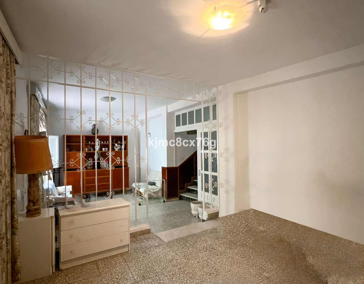 5 Bedroom Villa for Sale in Marbella — 5