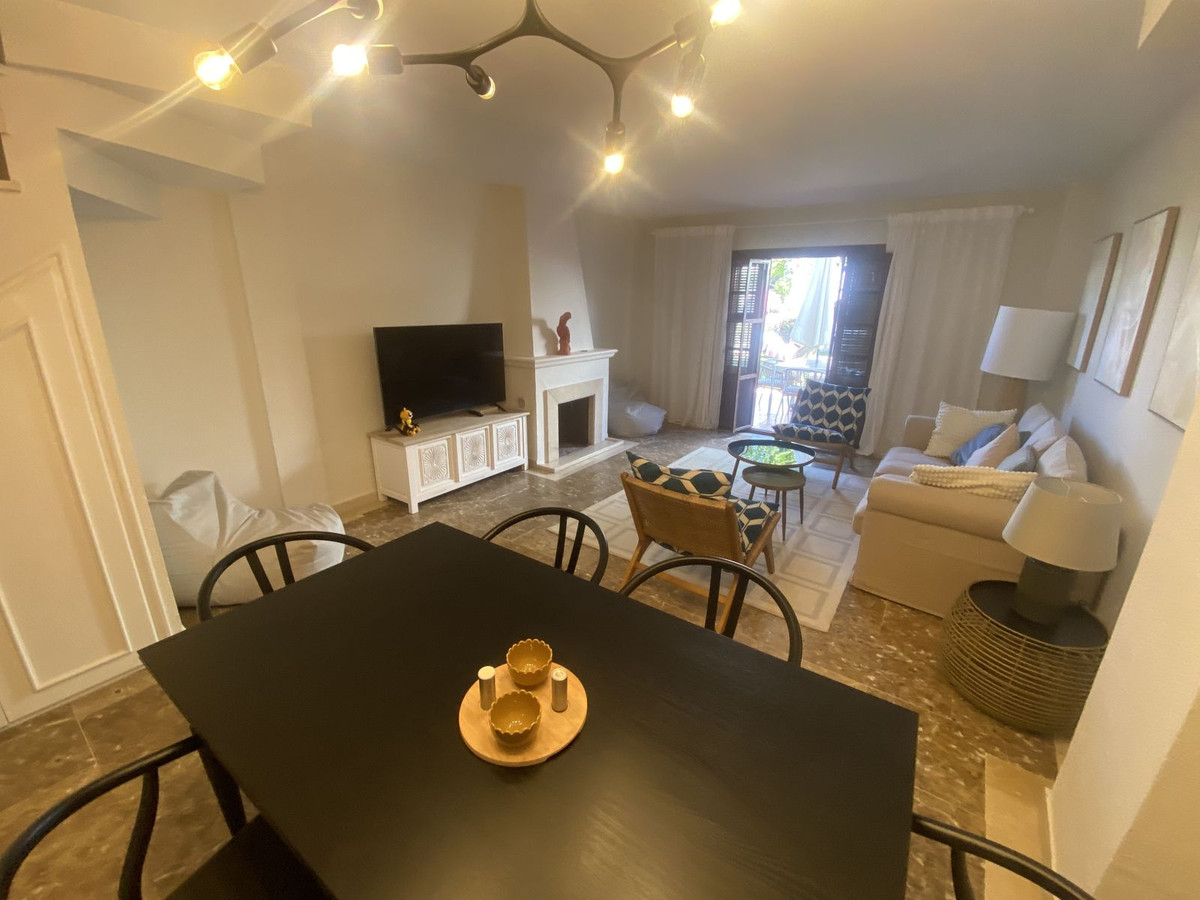 2 Bedroom Villa for Sale in Estepona — view 10