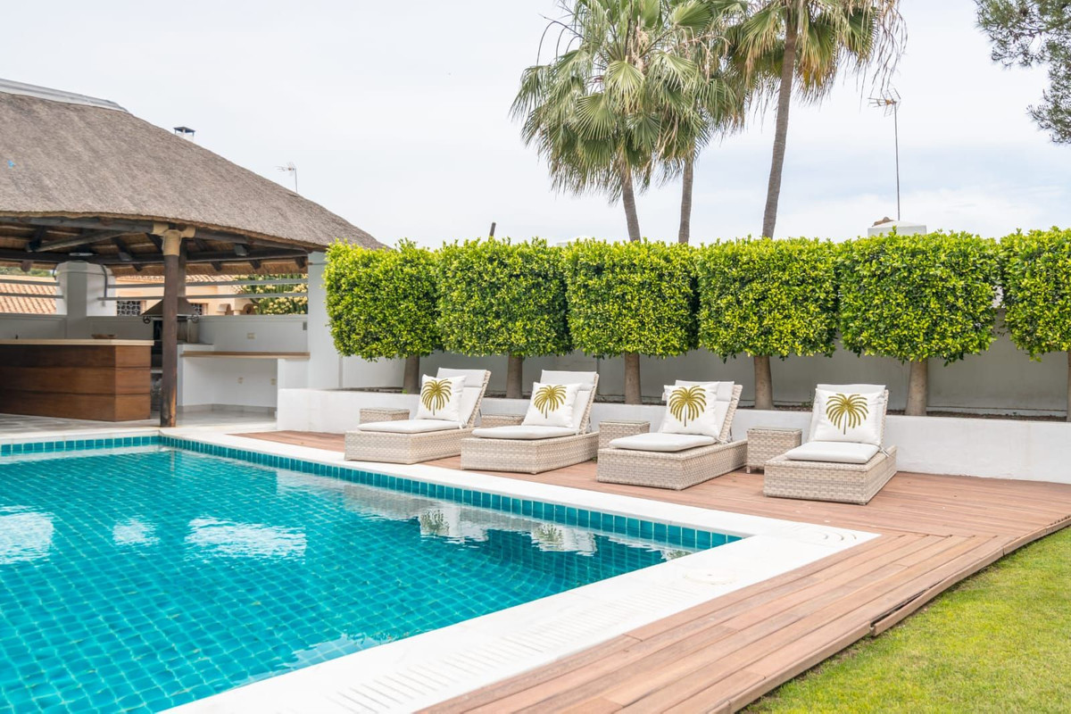 5 Bedroom Villa for Sale in Nueva Andalucía