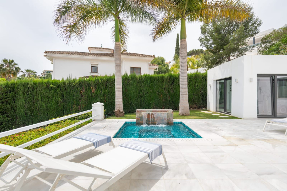 5 Bedroom Villa for Sale in Nueva Andalucía — 2