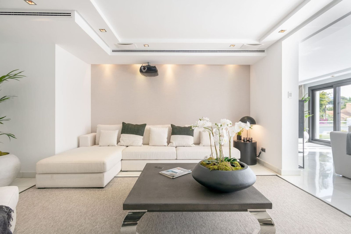 5 Bedroom Villa for Sale in Nueva Andalucía — 4
