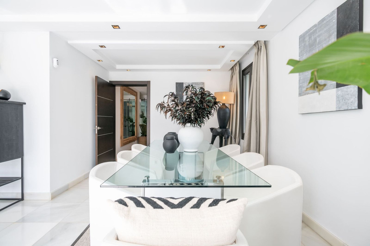 5 Bedroom Villa for Sale in Nueva Andalucía — 5