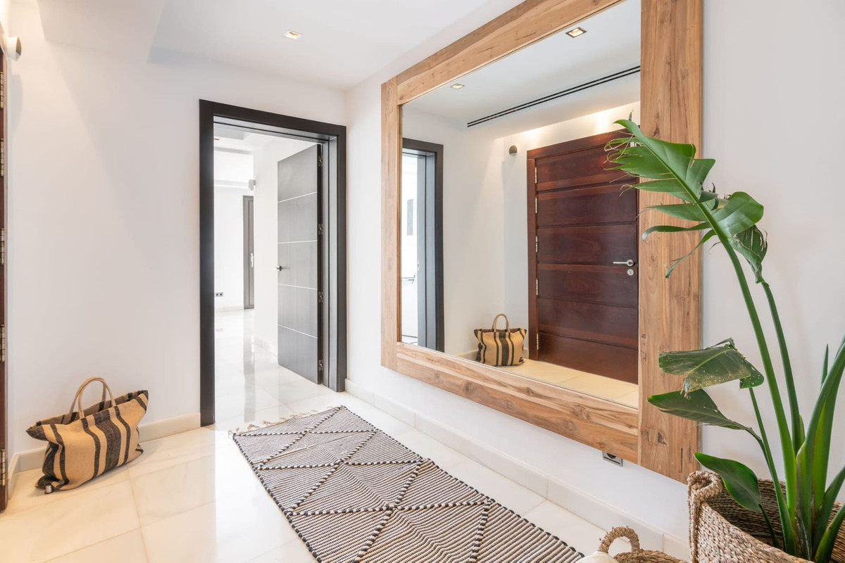 5 Bedroom Villa for Sale in Nueva Andalucía — 9